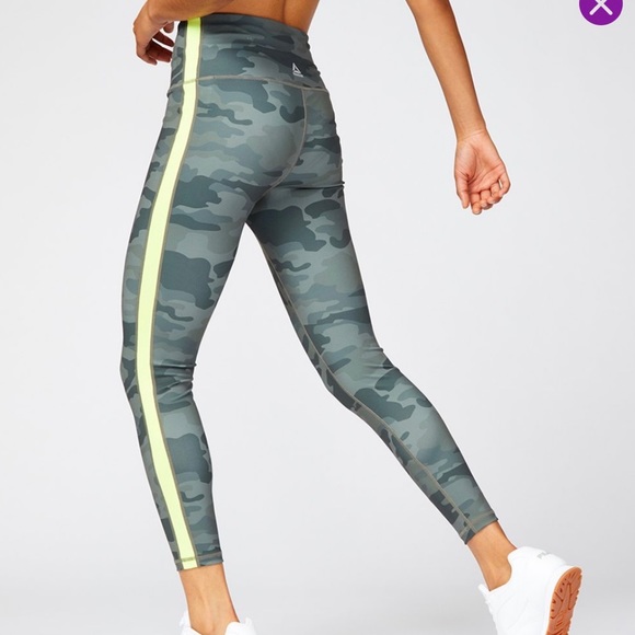 Reebok Women’s Camouflage Boost Crop Legging - Picture 2 of 3